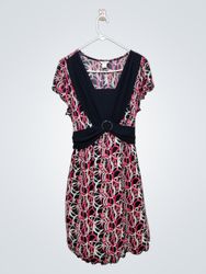 Vestido feminino rosa, preto e branco com padrão d..