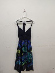 Vestido Halter de Sangria com Estampa Floral