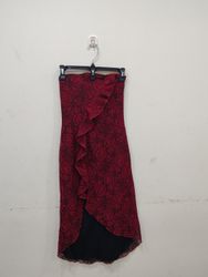 Vestido Sem Alças de Renda Vermelha