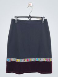 Une black skirt with embroidered hem