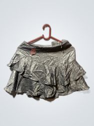 Metallisch grauer Rüschensaumrock