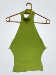 Grünes Neckholder-Top