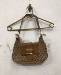 Brown shoulder bag with gold buckle detail