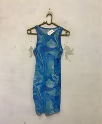 Abito mini senza maniche con stampa a vortice blu