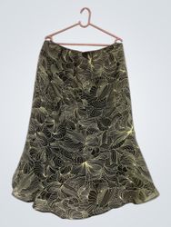 Jupe à motifs noirs et jaunes