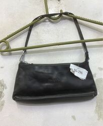 VIA UNO Black Leather Shoulder Bag