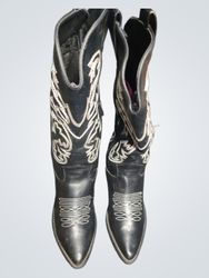 Black Cowboy Boots with White Stitching
