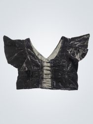 Top corto in velluto nero con maniche a volant