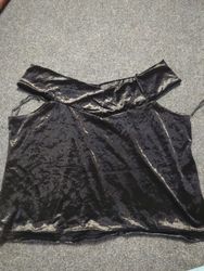 Indumento in velluto nero