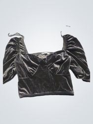 Top corto in velluto nero con maniche a sbuffo