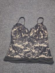 Camisolette en dentelle noire