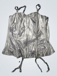 Corset en cuir noir avec jarretelles