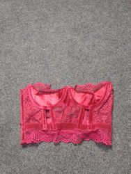 Top corset en dentelle rouge