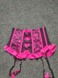 Corselete de Renda Rosa e Preto com Laços