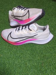 Lululemon leggings or Nike trakpant or shoes