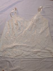 Camisole en dentelle crème