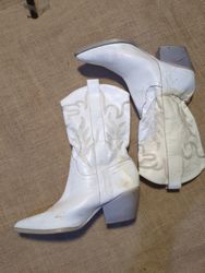 White Embroidered Cowboy Boots