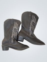 Black Cowboy Boots with White Stitching