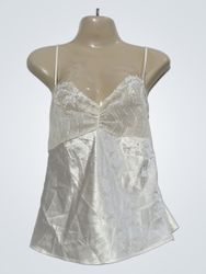 Camisola de cetim branco com renda nas bordas