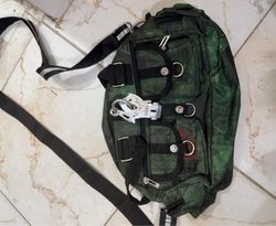 GG&L STUDIO Green Camouflage Sling Bag