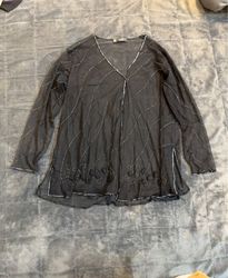 Schwarze, durchscheinende Tunika mit Perlenbesatz