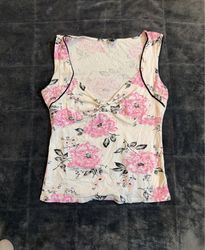 Top smanicato da donna con stampa floreale