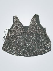 Top preto de lantejoulas com decote em V