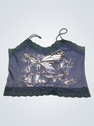 Haut caraco en dentelle gris foncé orné d'un papil..
