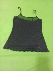 Camisete preta com acabamento em renda