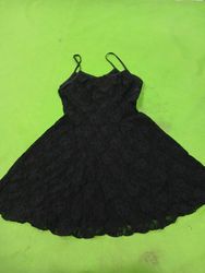 Schwarzes Spitzenkleid