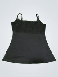 Camisola preta com acabamento em renda