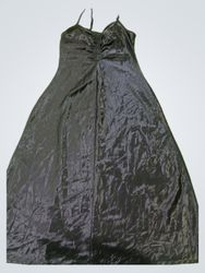 Robe longue maxi noire à bretelles spaghetti "A Ne..