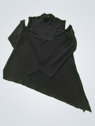 VERGI Blusa Preta com Recortes e Gola Alta Fake