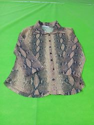 Camicia da donna a maniche lunghe con stampa serpe..