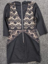 Bebe Schwarzes Spitzen-Detail Kleid