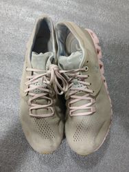 On Cloud Sneakers Grey Pink