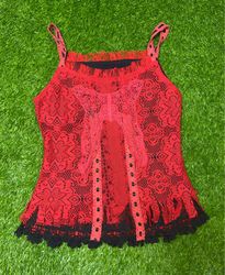 Top in pizzo rosso