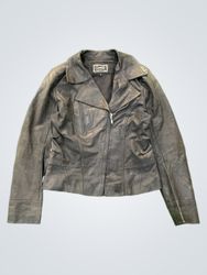 Giovanni Paris veste en cuir