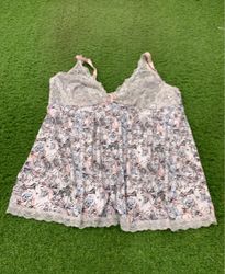 Chemise de nuit à imprimé floral avec bordure en d..