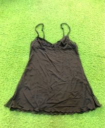 Robe nuisette noire à fines bretelles
