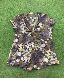 Top feminino com estampa floral e detalhe torcido ..