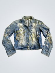 Chaqueta vaquera con adornos dorados