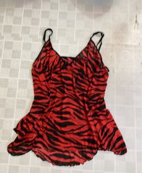 ESPECIALLY YOURS Top tipo camicia con stampa tigre..
