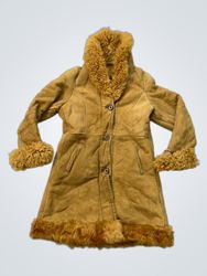 Braune Wildlederjacke mit Fellbesatz