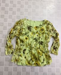 Green floral print long sleeve top
