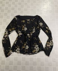 Top em tule com estampa floral preta