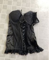 Top corsetto nero con rifinitura in pizzo