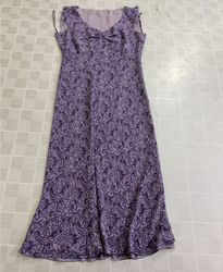Langes Maxikleid mit lila Paisley-Muster