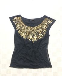 Top in tulle nero con paillettes