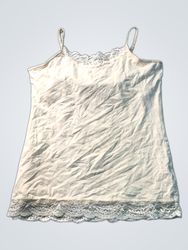 Camisola de renda cor creme